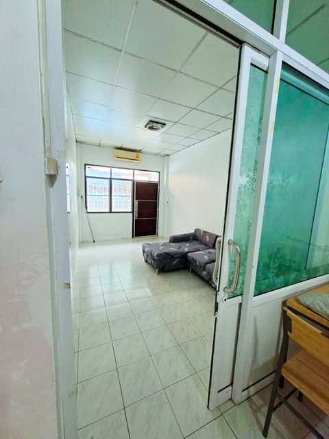 ให้เช่าทาวน์เฮ้าส์ 3 ชั้น 4จรัญสนิทวงศ์71-77 MRT บางพลัด 1.8 กม. ให้เช่าทาวน์เฮ้าส์ 3 ชั้น 4จรัญสนิทวงศ์71-77 MRT บางพลัด 1.8 กม.