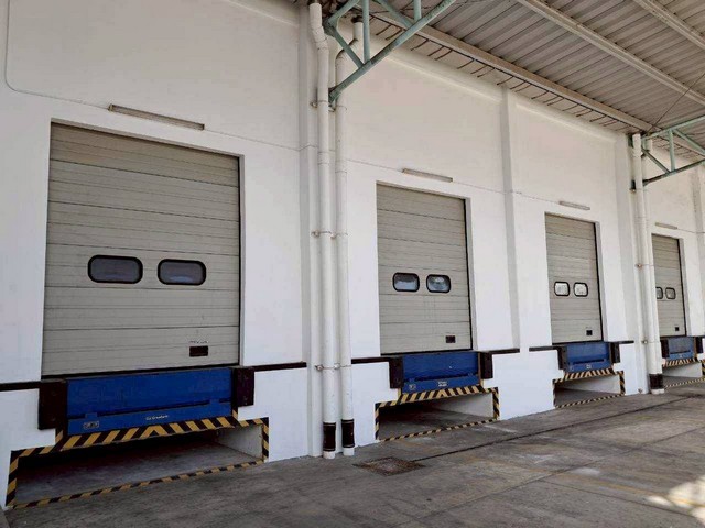 ให้เช่าโกดังโรงงาน Free Zone บ่อวินชลบุรี 3,000 ตร.ม. ให้เช่าโกดังโรงงาน Free Zone บ่อวินชลบุรี 3,000 ตร.ม.