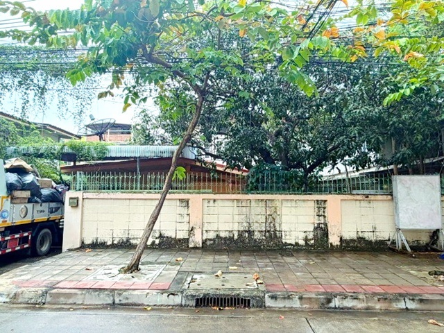 BTS ૹ�������� 750 �. ��ҹ2��� 50 ��.��.�ҷ� �繷��� ���� 1.4 