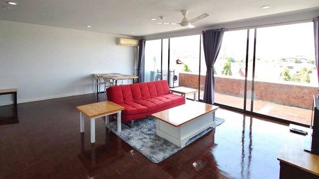 �ѭ������� ��ʫ�ഹ��  20 ������ҧ�ҡ�Ҵ�����¹,  Jomtien  Marke