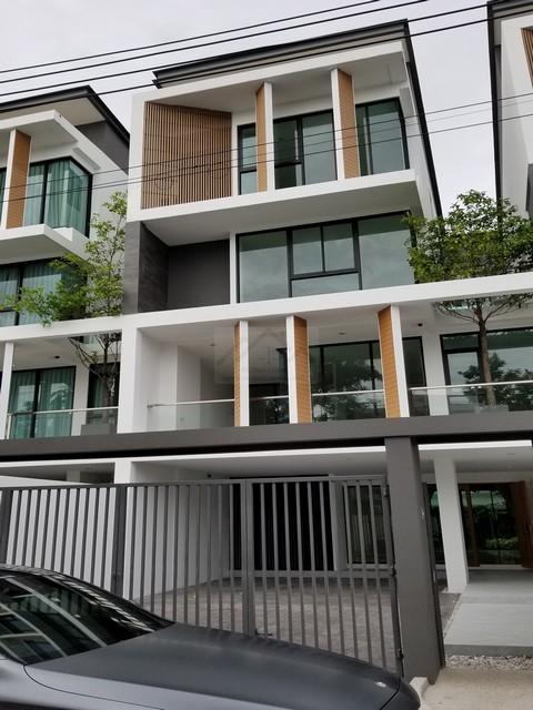 ขายโฮมออฟฟิศ 3.5 ชั้น 385 ตร.ม. โครงการแกลม ลาดพร้าว ซอยสตรีวิทยา ขายโฮมออฟฟิศ 3.5 ชั้น 385 ตร.ม. โครงการแกลม ลาดพร้าว ซอยสตรีวิทยา