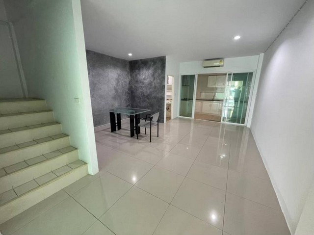 P1795 ให้เช่า ทาวน์โฮม รีโนเวทใหม่ หมู่บ้านสัมมากร ซอยรามคำแหง110 P1795 ให้เช่า ทาวน์โฮม รีโนเวทใหม่ หมู่บ้านสัมมากร ซอยรามคำแหง110