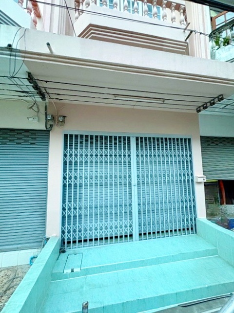 สวนเสรีไทย เสรีไทย 28-36 MRTสัมมากร ให้เช่าอาคารพาณิชย์ 3.5 ชั้น สวนเสรีไทย เสรีไทย 28-36 MRTสัมมากร ให้เช่าอาคารพาณิชย์ 3.5 ชั้น