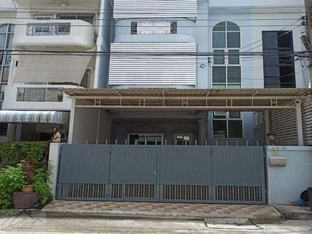 ขายทาวน์โฮม 3 ชั้น หมู่บ้าน 84 แมนชั่น ซ.ประดิษฐ์มนูธรรม 5 ขายทาวน์โฮม 3 ชั้น หมู่บ้าน 84 แมนชั่น ซ.ประดิษฐ์มนูธรรม 5