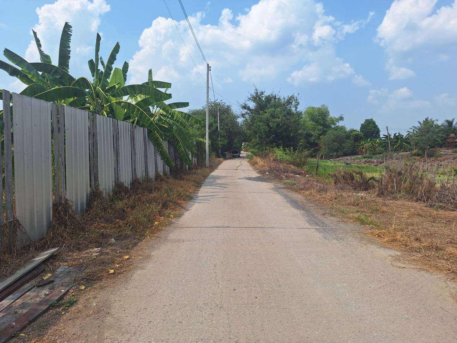 ขายที่ดินพร้อมสิ่งปลูกสร้าง 2-3-0 ไร่ หน้ากว้างติดถนน 47 เมตร ขายที่ดินพร้อมสิ่งปลูกสร้าง 2-3-0 ไร่ หน้ากว้างติดถนน 47 เมตร