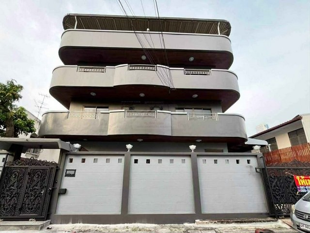 �������Ҥ���ӹѡ�ҹ Stand alone 1100 ���. �Ѫ�����ɡ3 ��� MRT��