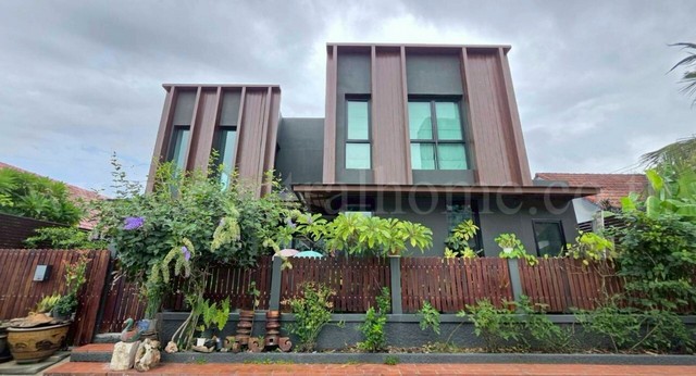 ลดราคา บ้านเดี่ยว บ้านปลาทอง ศรีนครินทร์ ใกล้ MRT สถานีศรีด่าน ลดราคา บ้านเดี่ยว บ้านปลาทอง ศรีนครินทร์ ใกล้ MRT สถานีศรีด่าน