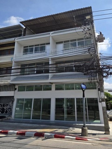 ให้เช่าอาคาร 3 ชั้นครึ่ง ห้องหัวมุม ติดถนนเฉลิมพระเกียรติ ร.9 ปร ให้เช่าอาคาร 3 ชั้นครึ่ง ห้องหัวมุม ติดถนนเฉลิมพระเกียรติ ร.9 ปร
