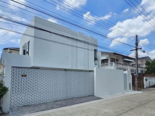ขายบ้าน 2 ชั้น โชคชัย 4 ซอย 44 รีโนเวทใหม่ ใกล้ Central Eastville ขายบ้าน 2 ชั้น โชคชัย 4 ซอย 44 รีโนเวทใหม่ ใกล้ Central Eastville
