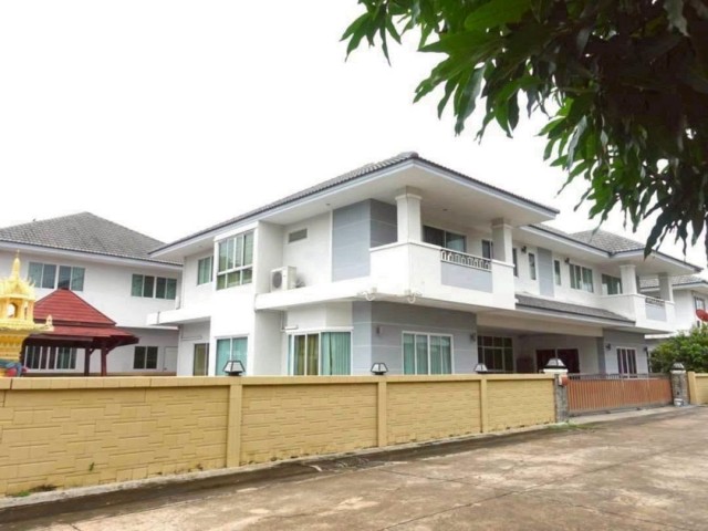 poovilla บ้านเดี่ยว 2 ชั้นหลังใหญ่มาก ใกล้อมตะเฟส 6-10 พานทอง poovilla บ้านเดี่ยว 2 ชั้นหลังใหญ่มาก ใกล้อมตะเฟส 6-10 พานทอง