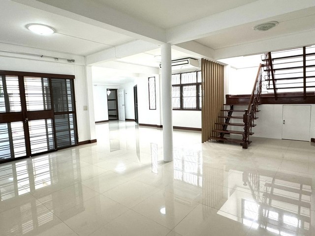 ให้เช่าHomeoffice 2ชั้นหลังมุม 405 ตร.ม.ย่านลาดพร้าว48สุทธิสารใกล ให้เช่าHomeoffice 2ชั้นหลังมุม 405 ตร.ม.ย่านลาดพร้าว48สุทธิสารใกล