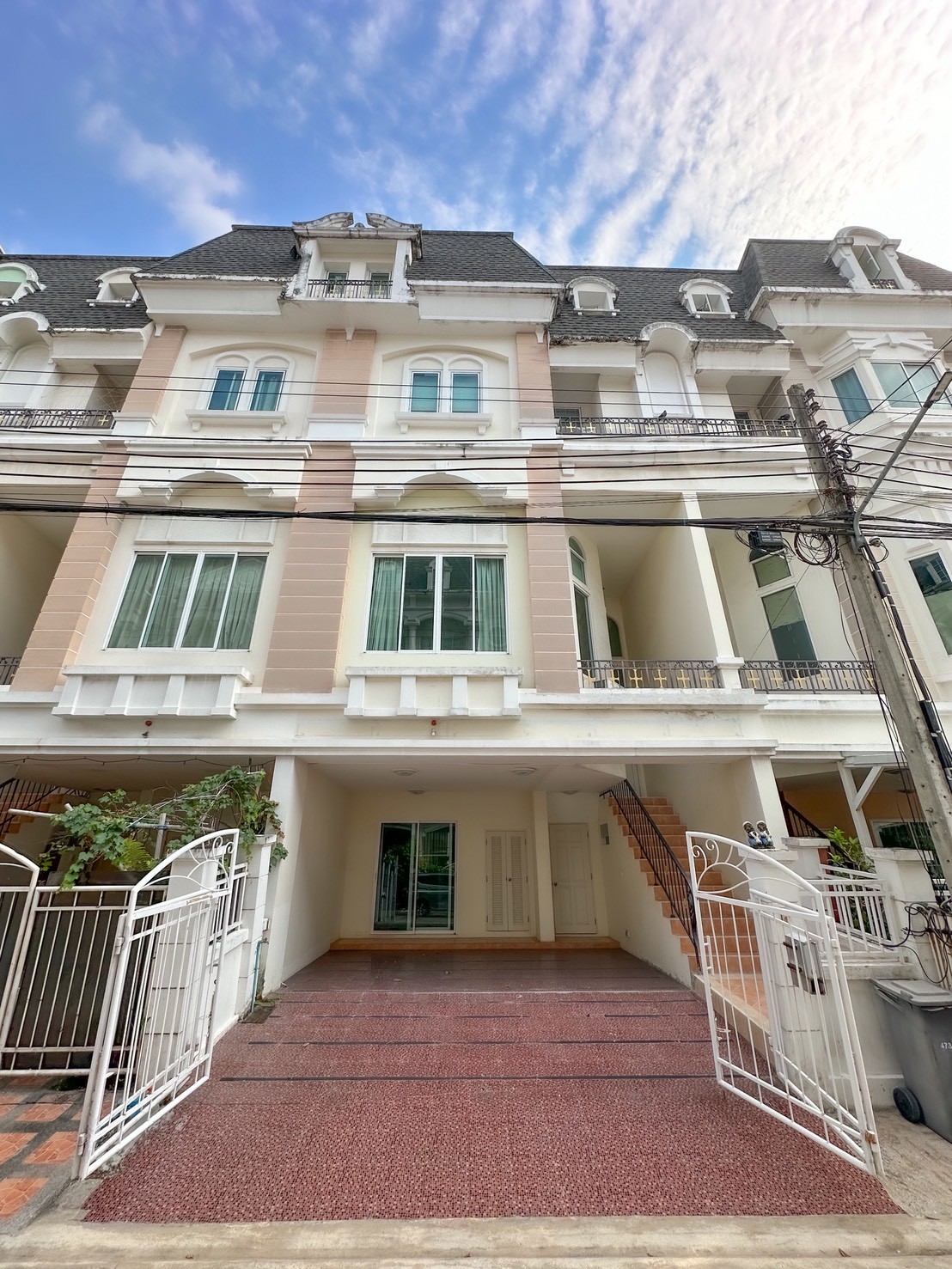 ขายทาวน์โฮม 3 ชั้น หมู่บ้านยูโรโนวา ลาดกระบัง 24/1 กรุงเทพมหานคร ขายทาวน์โฮม 3 ชั้น หมู่บ้านยูโรโนวา ลาดกระบัง 24/1 กรุงเทพมหานคร