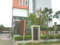 Bliz condo �.����12���ö俿�� BTS ��§700����   ����������ͧ�ѡ��� �ѵ��ѵ� 1 ����ͧ, ������ Mitsubushi ��Ҵ 5.5 ��� 1 ����ͧ ,���� ��29���� 1 ����ͧ  ��л�е���ͧ��ҹ�͡ 5��͡(��ʹ���) 