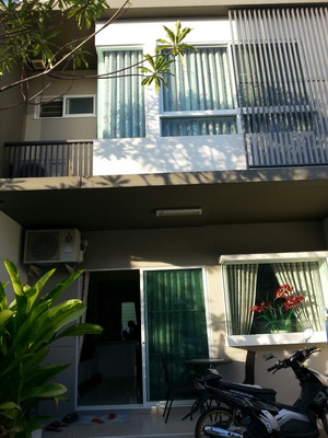 ขาย บ้านทาวน์โฮมสไตล์โมเดิร์น 2 ชั้น 2ห้องนอน 3 ห้องน้ำ (มีห้องน้ำในตัวห้องนอน) 18.5 ตารางวา พื้นที่ใช้สอย 90 ตรม ขาย บ้านทาวน์โฮมสไตล์โมเดิร์น 2 ชั้น 2ห้องนอน 3 ห้องน้ำ (มีห้องน้ำในตัวห้องนอน) 18.5 ตารางวา พื้นที่ใช้สอย 90 ตรม
